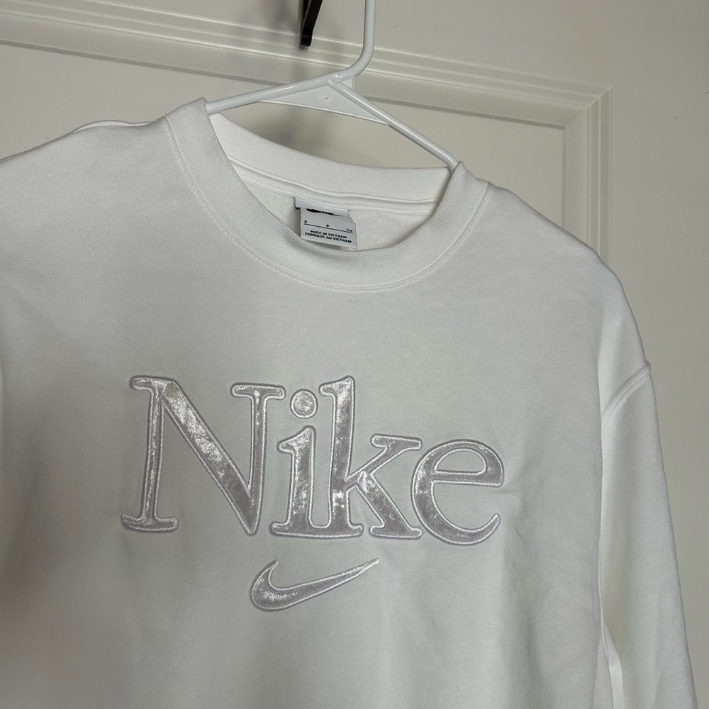 NWOT Nike Crewneck